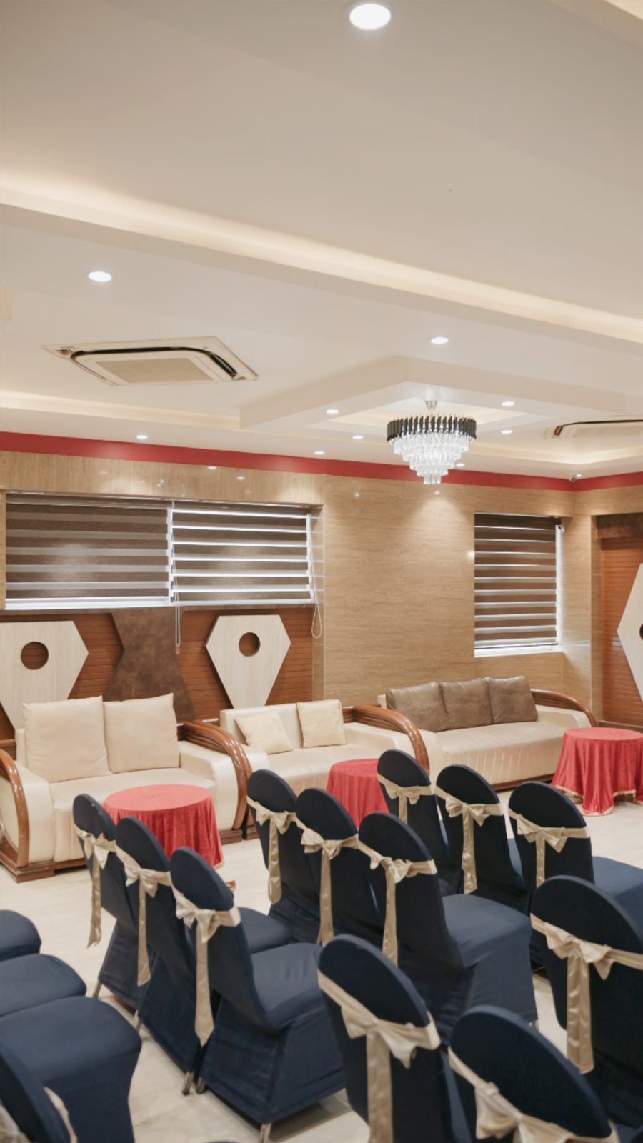 Elegant engagement lounge